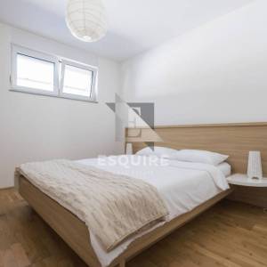 PRIVLAKA – Namješten apartman u prizemlju s velikim vrtom, 90 m od mora!!