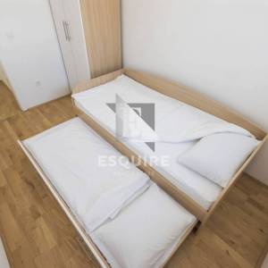 PRIVLAKA – Namješten apartman u prizemlju s velikim vrtom, 90 m od mora!!