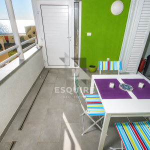 PRIVLAKA – Namješten dvosoban apartman C5 na drugom katu, svega 90 m od mora!