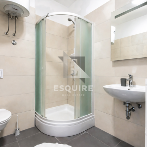PRIVLAKA – Namješten dvosoban apartman C5 na drugom katu, svega 90 m od mora!
