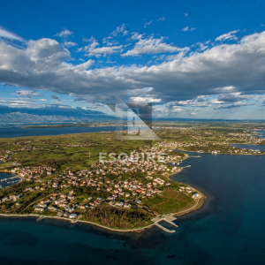 PRIVLAKA – Namješten dvosoban apartman C5 na drugom katu, svega 90 m od mora!