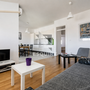 PRIVLAKA – Namješten dvosoban apartman C5 na drugom katu, svega 90 m od mora!