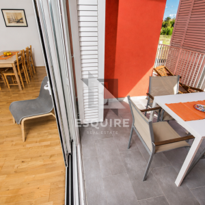PRIVLAKA – Namješten dvosoban apartman C3 na prvom katu, svega 90 m od mora!