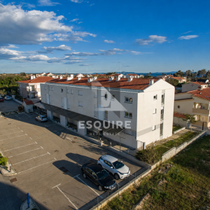 PRIVLAKA – Namješten dvosoban apartman C3 na prvom katu, svega 90 m od mora!