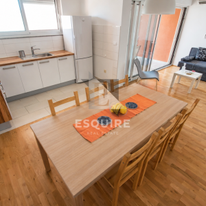 PRIVLAKA – Namješten dvosoban apartman C3 na prvom katu, svega 90 m od mora!