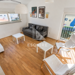 PRIVLAKA – Namješten trosoban apartman C6 na drugom katu, svega 90 m od mora!