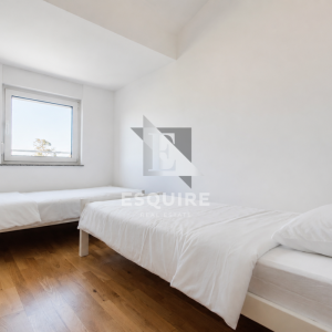 PRIVLAKA – Namješten trosoban apartman C6 na drugom katu, svega 90 m od mora!