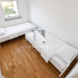 PRIVLAKA – Namješten trosoban apartman C6 na drugom katu, svega 90 m od mora!