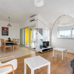 PRIVLAKA – Namješten trosoban apartman C6 na drugom katu, svega 90 m od mora!
