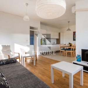 PRIVLAKA – Namješten trosoban apartman C6 na drugom katu, svega 90 m od mora!