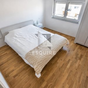 PRIVLAKA – Namješten trosoban apartman C6 na drugom katu, svega 90 m od mora!