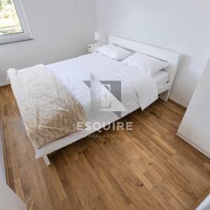 PRIVLAKA – Namješten trosoban apartman C6 na drugom katu, svega 90 m od mora!