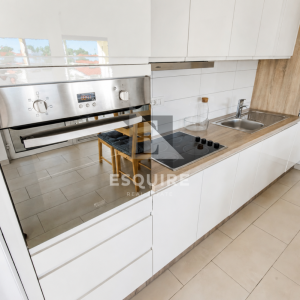 PRIVLAKA – Namješten trosoban apartman C6 na drugom katu, svega 90 m od mora!