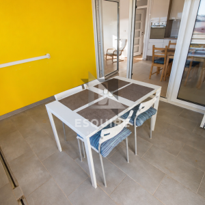 PRIVLAKA – Namješten trosoban apartman C6 na drugom katu, svega 90 m od mora!