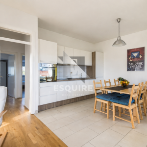 PRIVLAKA – Namješten trosoban apartman C6 na drugom katu, svega 90 m od mora!