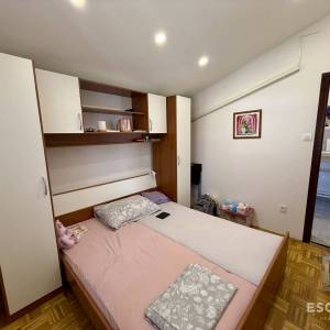 PRIVLAKA – ŠKRAPAVAC, namještena kuća s tri stana, 500 m od mora