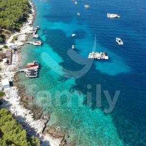 PRODAJA ATRAKTIVNO GRAĐEVINSKO ZEMLIJŠTE - HVAR