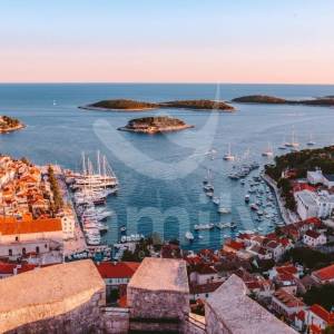 PRODAJA ATRAKTIVNO GRAĐEVINSKO ZEMLIJŠTE - HVAR