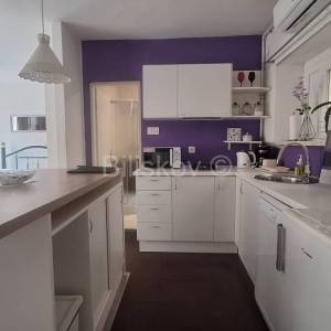 Prodaja, Centar, studio apartman 30m2, garsonijera na 2 katu, lift