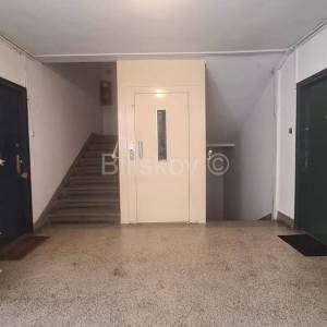 Prodaja, Centar, studio apartman 30m2, garsonijera na 2 katu, lift