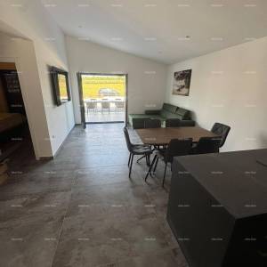 Prodaja- dvojna prizemnica s grijanim bazenom,7 km do centra grada  Poreč!