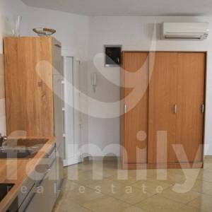 PRODAJA OBITELJSKI STAN S APARTMANOM I VRTOM PULA VELI VRH