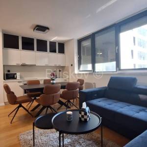 Prodaja, Špansko, uređen dvosobni stan površine 48,17m², 3kat,parking 