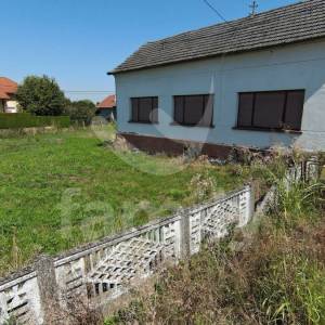 PRODAJA VIŠE GRAĐEVINSKIH ZEMLJIŠTA, SA I BEZ GRAĐEVINA, BLIZINA BJELOVARA