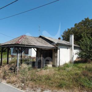 PRODAJA VIŠE GRAĐEVINSKIH ZEMLJIŠTA, SA I BEZ GRAĐEVINA, BLIZINA BJELOVARA