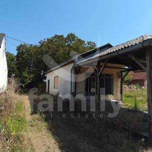 PRODAJA VIŠE GRAĐEVINSKIH ZEMLJIŠTA, SA I BEZ GRAĐEVINA, BLIZINA BJELOVARA