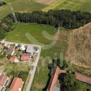 PRODAJA VIŠE GRAĐEVINSKIH ZEMLJIŠTA, SA I BEZ GRAĐEVINA, BLIZINA BJELOVARA