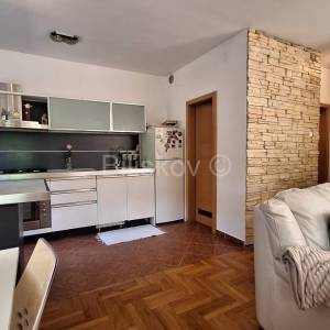 Prodaja,Remete,dvoetažni četverosobni stan 94,82m2,garaža,vrt