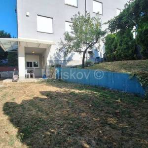 Prodaja,Remete,dvoetažni četverosobni stan 94,82m2,garaža,vrt