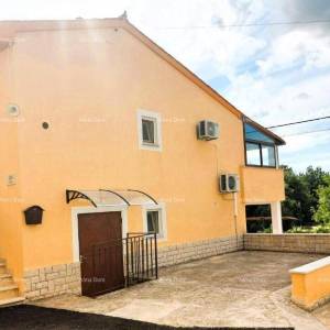 Prodaje se kuća, 170 m2, Karojba
