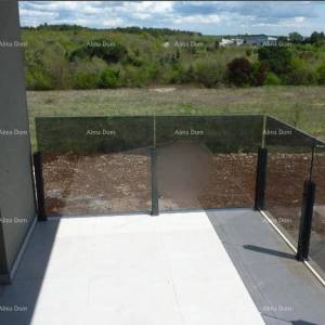 Prodaje se  prostrani 5-sobni stan površine 150 m², Poreč