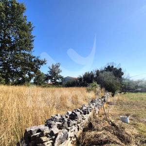PRODAJA PROSTRANO ZEMLJIŠTE SA KUĆOM NA MIRNOJ LOKACIJI