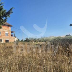 PRODAJA PROSTRANO ZEMLJIŠTE SA KUĆOM NA MIRNOJ LOKACIJI