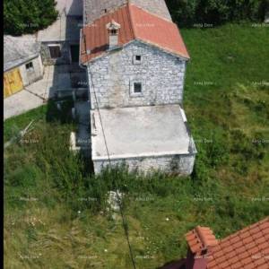 Prodaje se stara kamena kuca s zemljistem Barban idealno za kucu za odmor