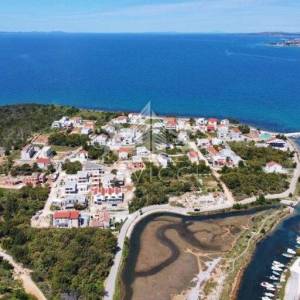 PRVI RED DO MORA – 1.081 m² građevinsko zemljište I Zaton, Nin