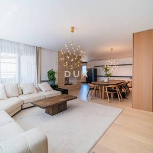 Pula, centar, 3-sobni penthouse, 287,18 m2, sauna, parking