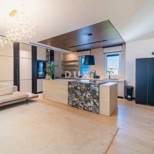 Pula, centar, 3-sobni penthouse, 287,18 m2, sauna, parking