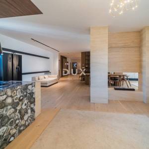 Pula, centar, 3-sobni penthouse, 287,18 m2, sauna, parking