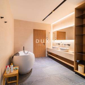 Pula, centar, 3-sobni penthouse, 287,18 m2, sauna, parking