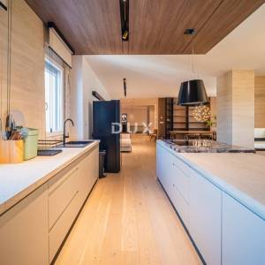 Pula, centar, 3-sobni penthouse, 287,18 m2, sauna, parking