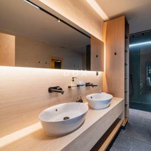 Pula, centar, 3-sobni penthouse, 287,18 m2, sauna, parking
