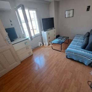 Pula, Centar, dvosobni stan, 35 m², 50 m od Arene 