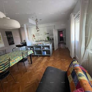 Pula, centar – Prostran trosoban stan od 76,38 m² s dvije terase