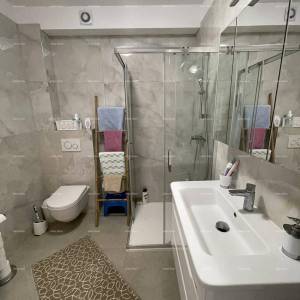 Pula – moderan i potpuno namješten stan 44 m2 u novogradnji s prostranom terasom