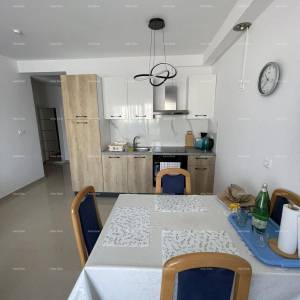 Pula – moderan i potpuno namješten stan 44 m2 u novogradnji s prostranom terasom