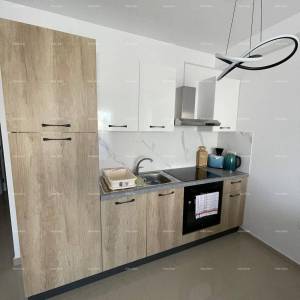 Pula – moderan i potpuno namješten stan 44 m2 u novogradnji s prostranom terasom